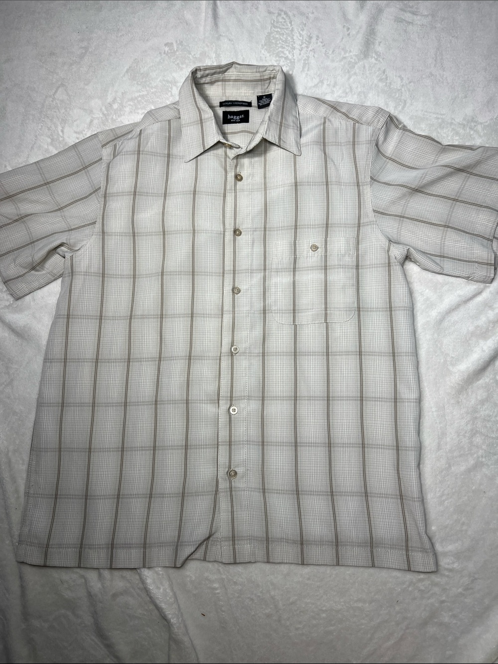 Haggar Men’s Luxury Microfiber Polyester Plaid Short Sleeve Button-Up Shirt M